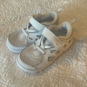 NWOT Nike Free Run 2